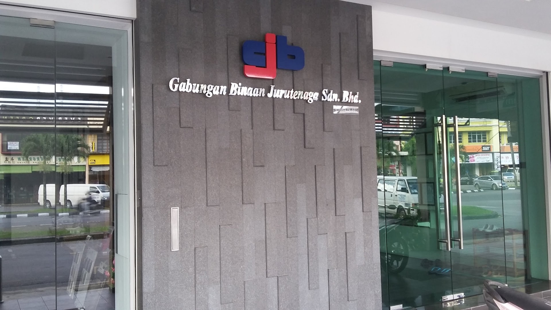 Gabungan Binaan Jurutenaga Sdn Bhd — solar installation team in Kuching, Sarawak